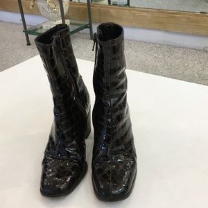 Charles David brown crocodile boots excellent cond